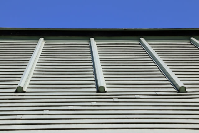 【練馬区】屋根リフォームはカバー工法で|デザイン、コスト、遮音性を解説